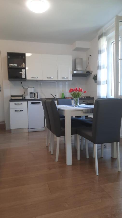 Beach Apartment Kate With Sea View, Balcony And Parking, Murter, Dalmatia Extérieur photo