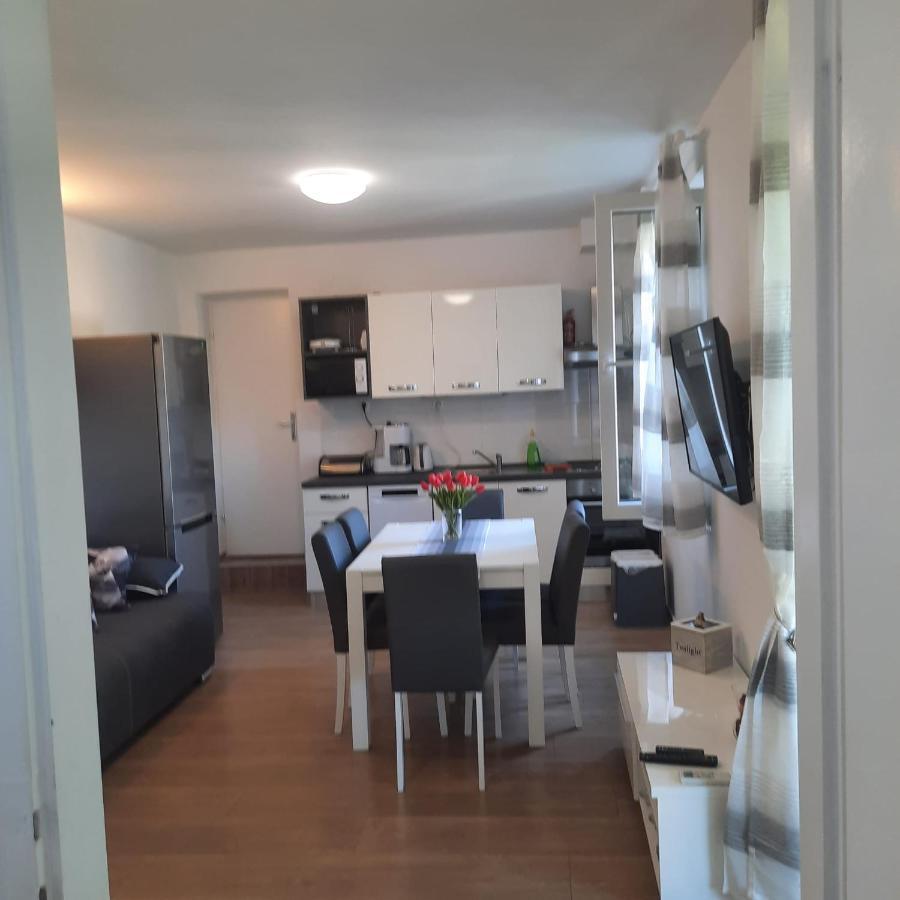 Beach Apartment Kate With Sea View, Balcony And Parking, Murter, Dalmatia Extérieur photo