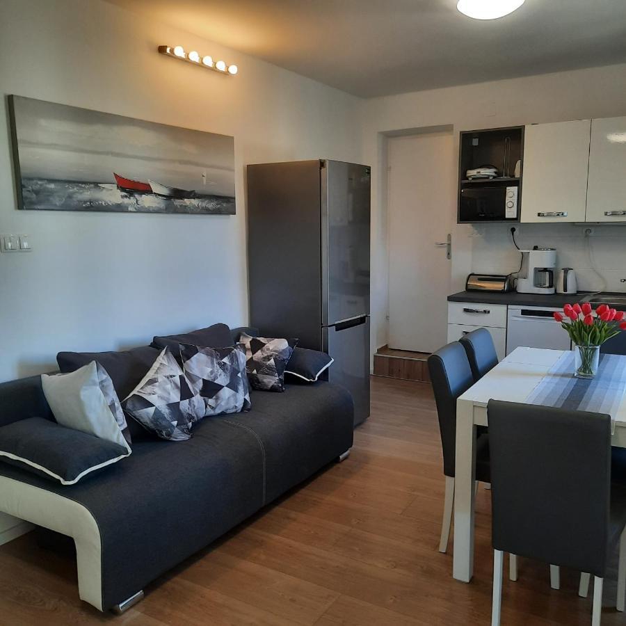 Beach Apartment Kate With Sea View, Balcony And Parking, Murter, Dalmatia Extérieur photo